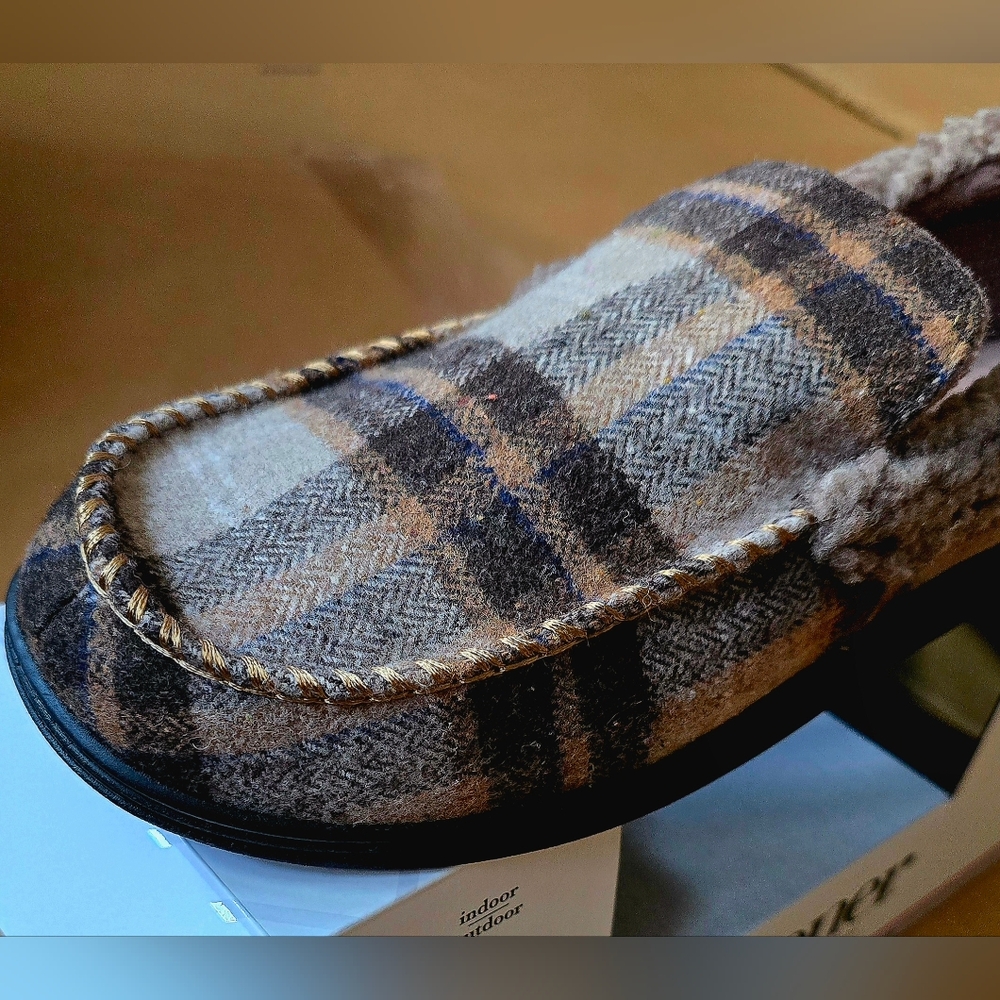 Isotoner Men's Brown Plaid Loafersisotoner